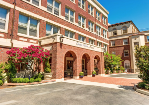 Queen Anne Manor | Retirement Living