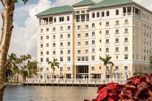 Symphony at the Waterways| Retirement Living