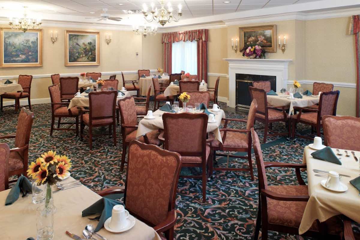 Senior Star at West Park Place Dining Room