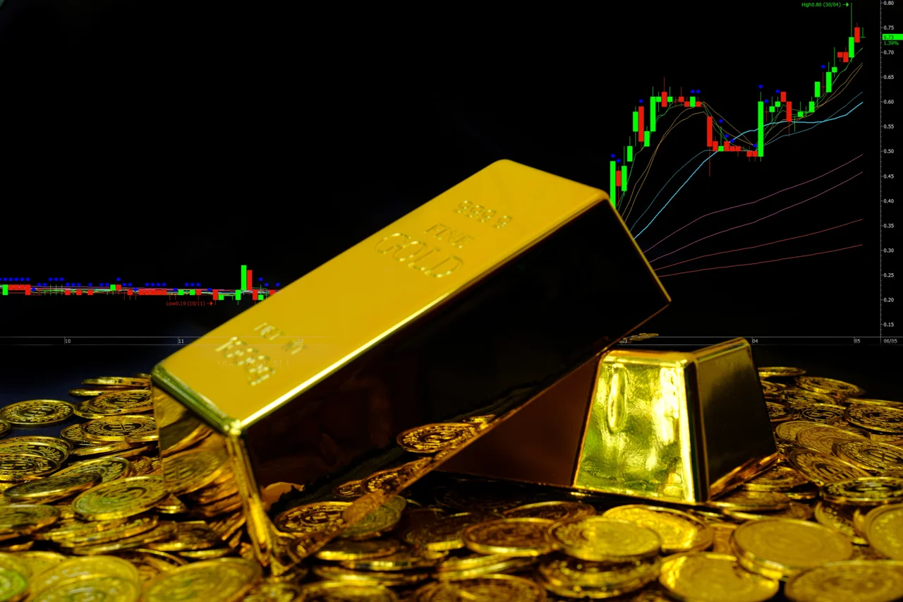 gold-bullion-on-pile-gold-coins-at-trading-chart