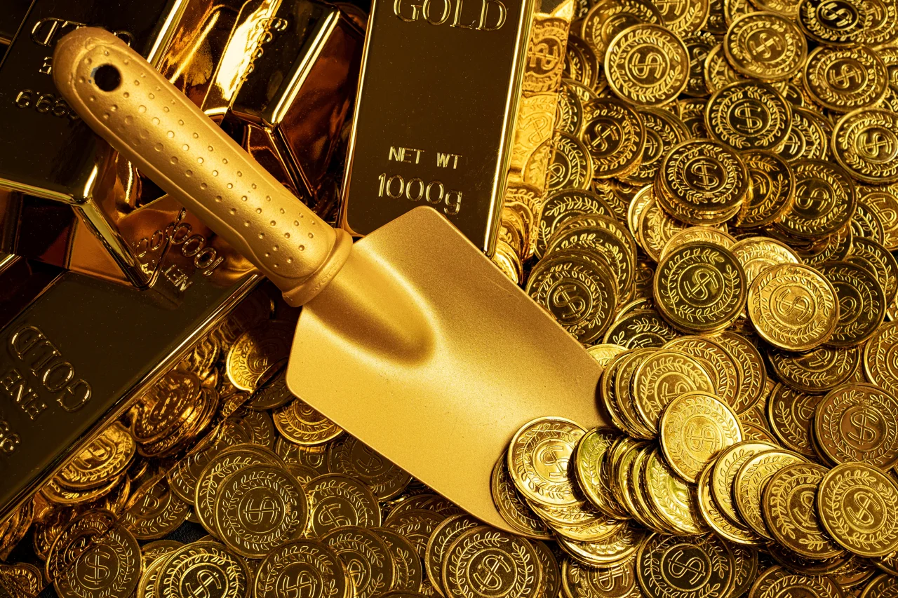 golden-shovel-scooping-up-piles-of-gold-coins