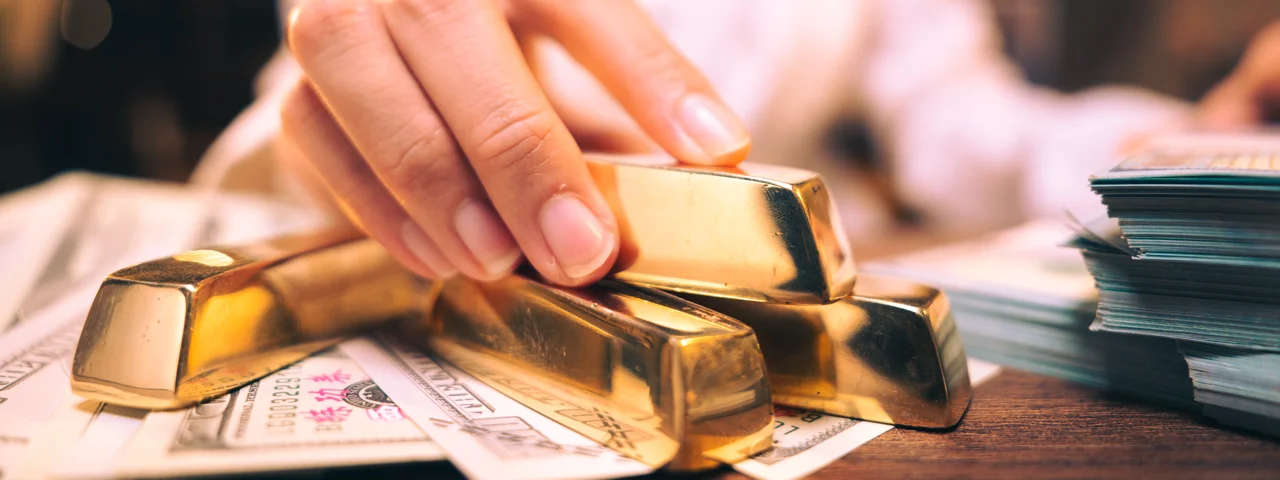 the-hand-holding-the-precious-gold-bar