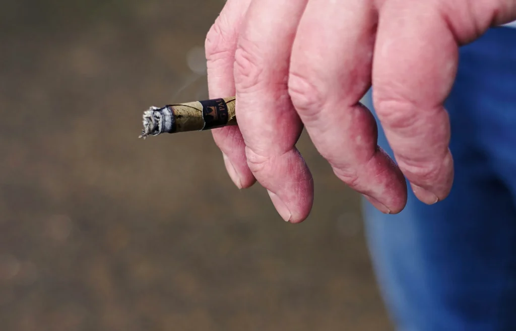 Smoking after 50 can damage vision, study finds